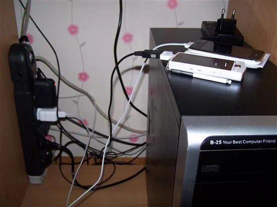 낙뢰, 과전압으로 전자제품을 보호하는 APC 서지보호기 P5B-KR 과전압 차단 5구 멀티탭 19 apc surgearrest p5b kr 3150 과전압 차단 멀티탭 설치 모습