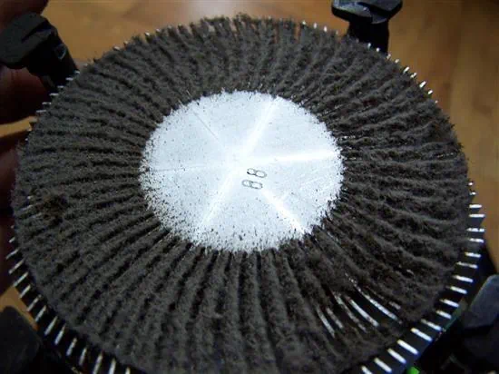 CPU 쿨러에 쌓인 먼지