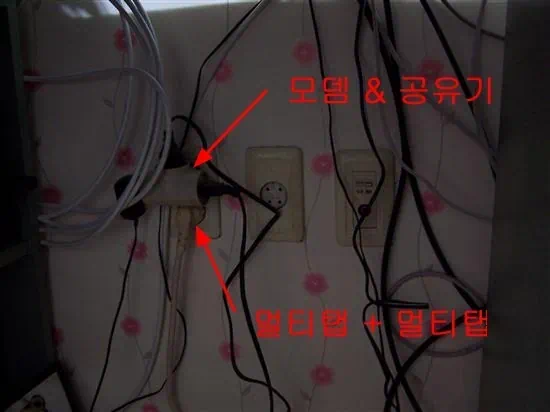 낙뢰, 과전압으로 전자제품을 보호하는 APC 서지보호기 P5B-KR 과전압 차단 5구 멀티탭 6 cfile5.uf@1112F2134B63A3559EA094 멀티탭의 잘못된 사용 예시