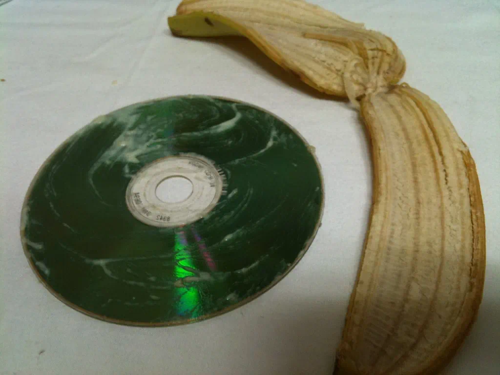 cd cleaning IMG 0802 CD, DVD 표면에 흠집이 많아 인식이 안될때 해결방법 - 시디 보관 방법