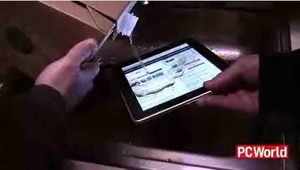 애플 아이패드 출시날 아이패드 부셔버린 사람들과 피씨월드의 아이패드 스트레스 테스트 4 Smash iPad03 애플 아이패드 출시날 아이패드 부셔버린 사람들과 피씨월드의 아이패드 스트레스 테스트