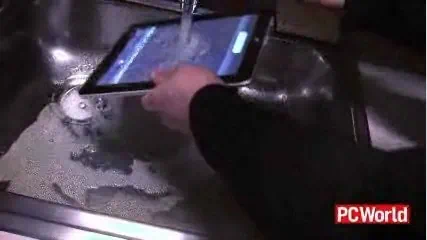 애플 아이패드 출시날 아이패드 부셔버린 사람들과 피씨월드의 아이패드 스트레스 테스트 5 Smash iPad04 애플 아이패드 출시날 아이패드 부셔버린 사람들과 피씨월드의 아이패드 스트레스 테스트