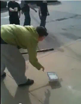 애플 아이패드 출시날 아이패드 부셔버린 사람들과 피씨월드의 아이패드 스트레스 테스트 1 cfile7.uf@2019EB144BB831203DE09D 애플 아이패드 출시날 아이패드 부셔버린 사람들과 피씨월드의 아이패드 스트레스 테스트