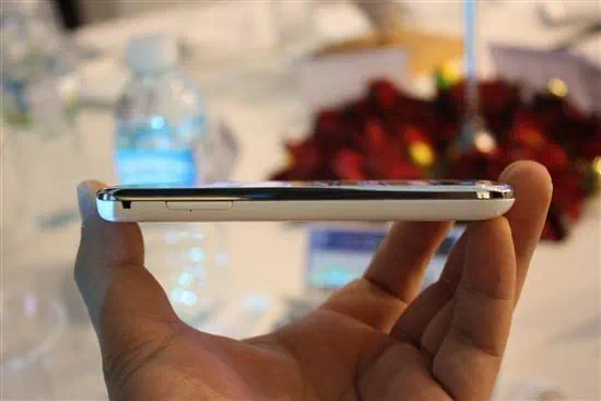 갤럭시 플레이어 가격 변동없이 출시, 갤럭시 플레이어 쇼케이스 씨스타 출연 5 galaxy player 8170 갤럭시 플레이어