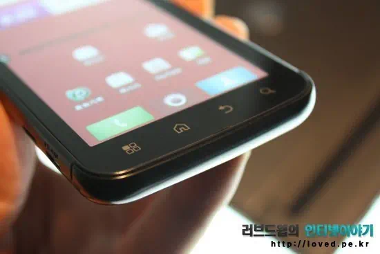 아트릭스 랩독, 새로운 모바일 컴퓨터 시대를 열다 4 2011 03 02 Image00034 모토로라 아트릭스 물리 버튼