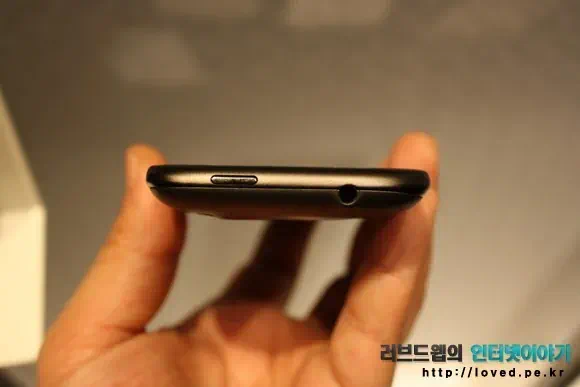 HTC 센세이션 외형