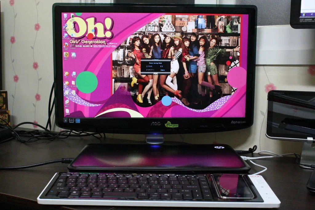 휴대성과 강력한 성능을 겸비한 노트북 HP dv6-6014tx 40 cfile7.uf@157779564DCAF43B1A1EED 노트북에 모니터와 키보드를 연결한 모습