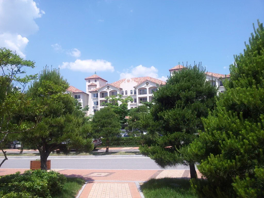 야영장 부근 호텔 전경