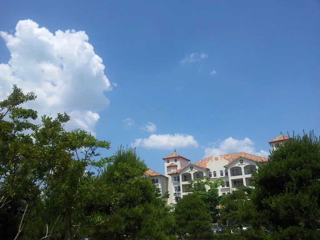 야영장 부근 호텔 전경