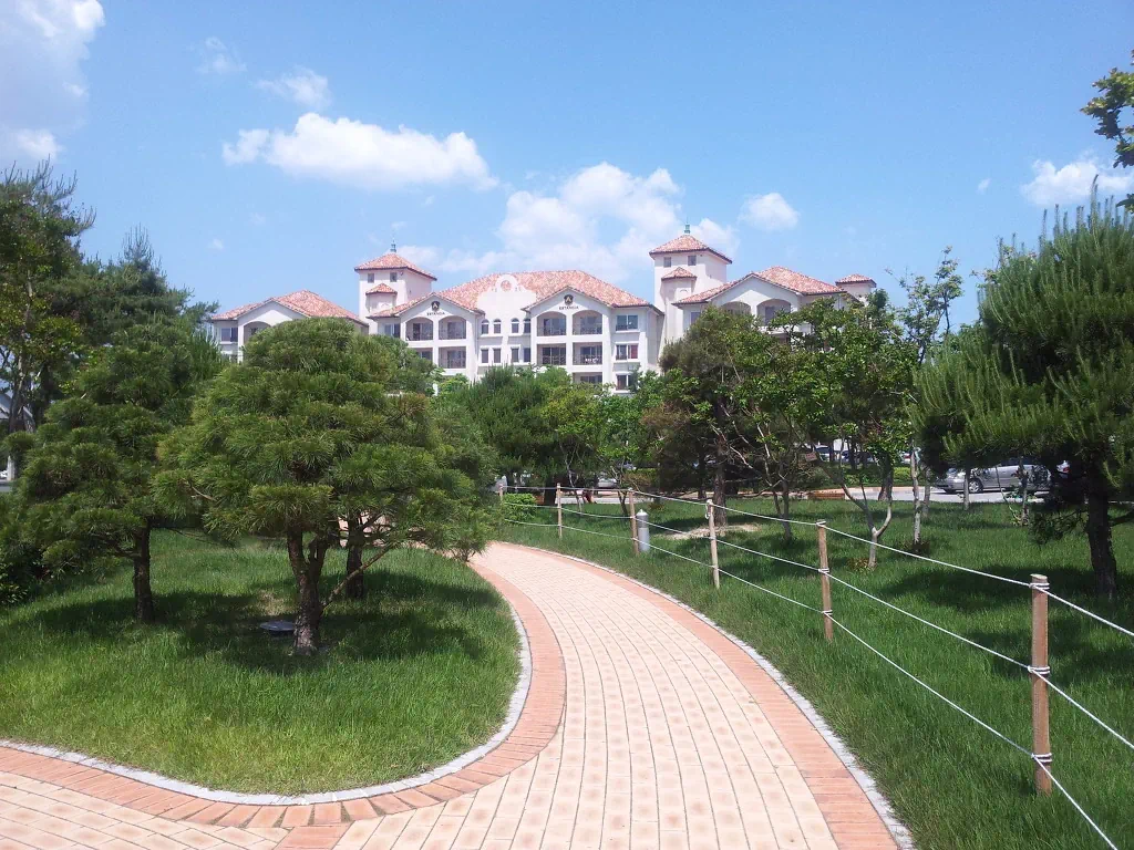 야영장 부근 호텔