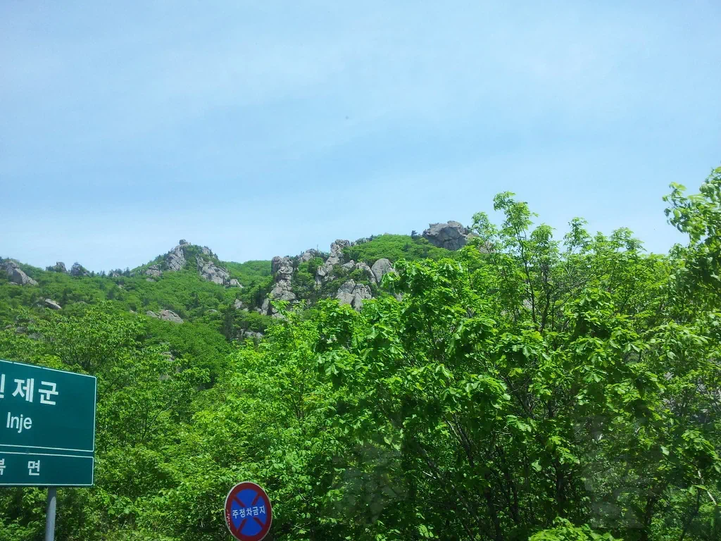 고속버스 안에서 촬영한 산