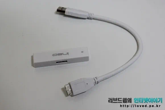 모듈 본체와 USB 3.0 마이크로 B 케이블