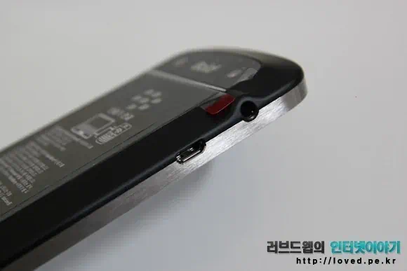 이어폰 단자와 충전 단자
