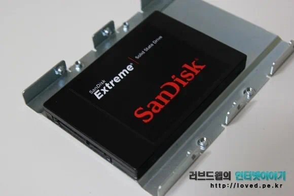 샌디스크 익스트림 SSD 240GB 브라켓 조립 방법