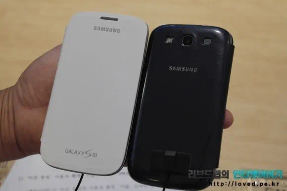 갤럭시S3 케이스, 거치대, 독 스피커 악세사리 총정리 4 cfile29.uf@17606F3D4FEC08F717ED2B 플립 커버 화이트와 블루