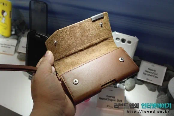 갤럭시S3 케이스, 거치대, 독 스피커 악세사리 총정리 25 cfile30.uf@156F574E4FEC3F6716EA4A 갤럭시S3 iLuv Artisan Clutch 가죽케이스 수납공간