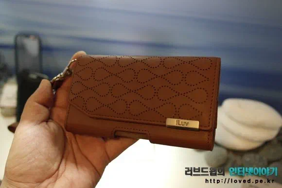 갤럭시S3 케이스, 거치대, 독 스피커 악세사리 총정리 23 cfile7.uf@1705BF504FEC3E4F203676 갤럭시S3 iLuv Artisan Clutch 가죽케이스 브라운