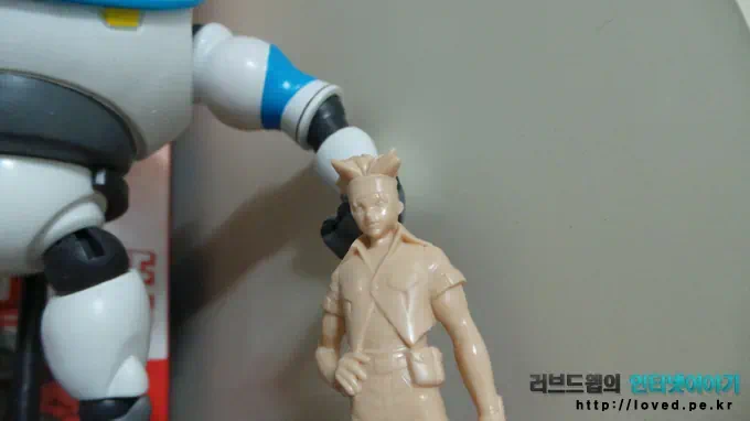 갤럭시 카메라로 찍은 사진들 5 Image00016 갤럭시 카메라, 자동모드, 실내 촬영 사진, 건담