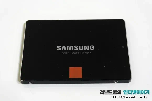 삼성 SSD 840 시리즈 250GB는 무광 블랙