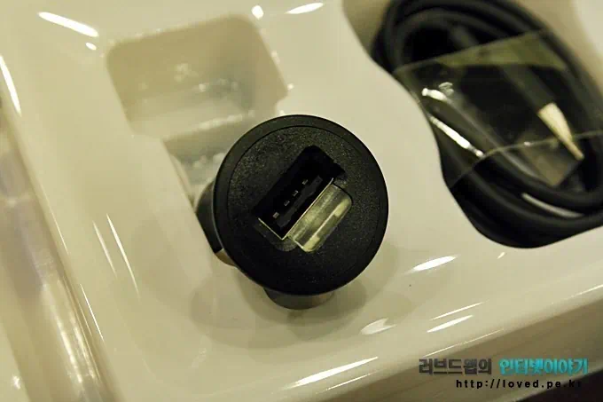 벨킨 아이폰5 차량용 충전기 Car Charger(애플 공식 인증), 라이트닝 케이블 + USB 차량용 시거잭 충전기 5 12062761 아이폰5 차량용 충전기, 아이폰5, 아이폰5 충전기, 차량용 충전기, 시거잭 충전기, 라이트닝 케이블, 차량용 시거잭 충전기