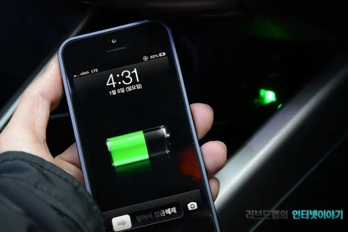 벨킨 아이폰5 차량용 충전기 Car Charger(애플 공식 인증), 라이트닝 케이블 + USB 차량용 시거잭 충전기 16 cfile22.uf@180EC042515FCC521A4E28 벨킨 Car Charger, Car Charger, 벨킨 라이트닝 케이블, 벨킨 아이폰5 차량용 충전기