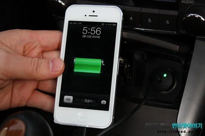 벨킨 아이폰5 차량용 충전기 Car Charger(애플 공식 인증), 라이트닝 케이블 + USB 차량용 시거잭 충전기 15 cfile5.uf@216C4543515FCA753DA834 아이폰5 차량용 충전기, 아이폰5, 아이폰5 충전기, 차량용 충전기, 시거잭 충전기, 라이트닝 케이블, 차량용 시거잭 충전기