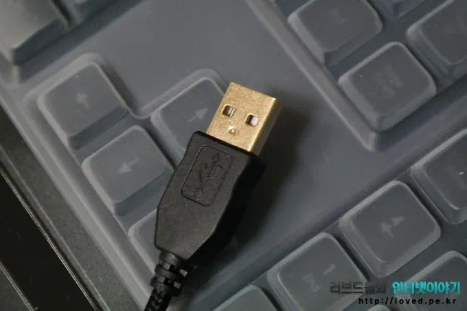 금도금된 USB 단자 