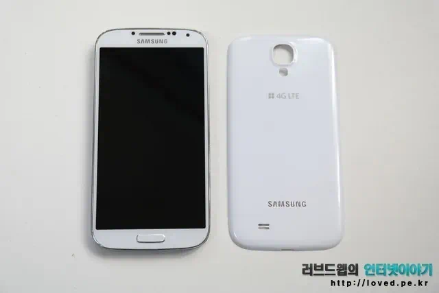 갤럭시S4와 배터리 커버