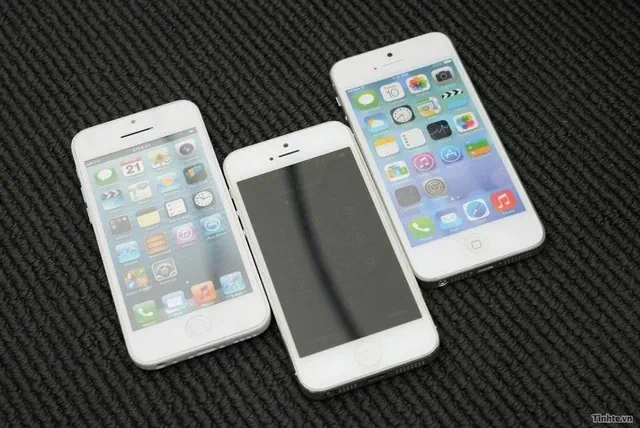 아이폰 5S와 아이폰 5C 목업