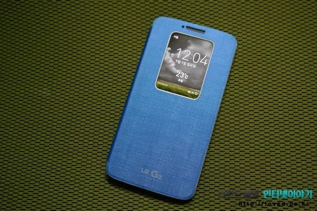 퀵 윈도우 케이스를 씌운 LG G2
