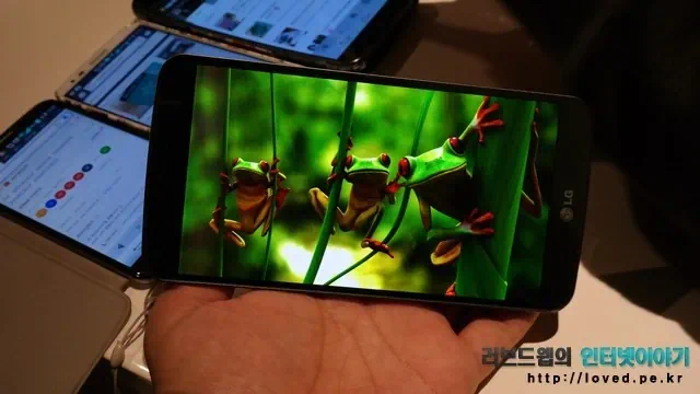 LG G플렉스 플렉시블을 위해 얻은 것과 잃은 것 18 000149 G플렉스 동영상 재생 모습