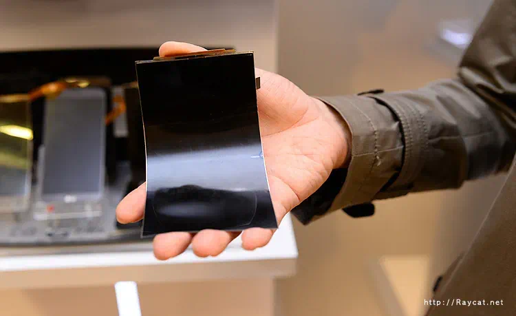 LG G플렉스 플렉시블을 위해 얻은 것과 잃은 것 10 FDSC 1528 G플렉스의 휘어지는 디스플레이